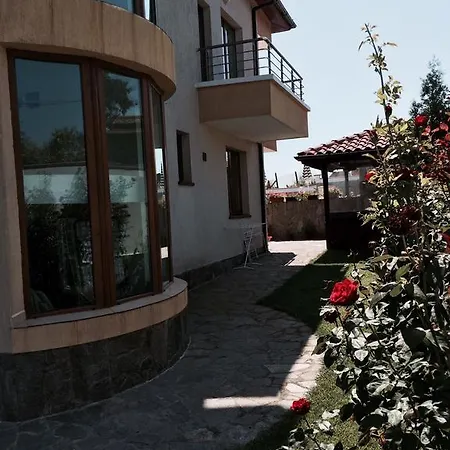 Villa Villa Ravadinovo *